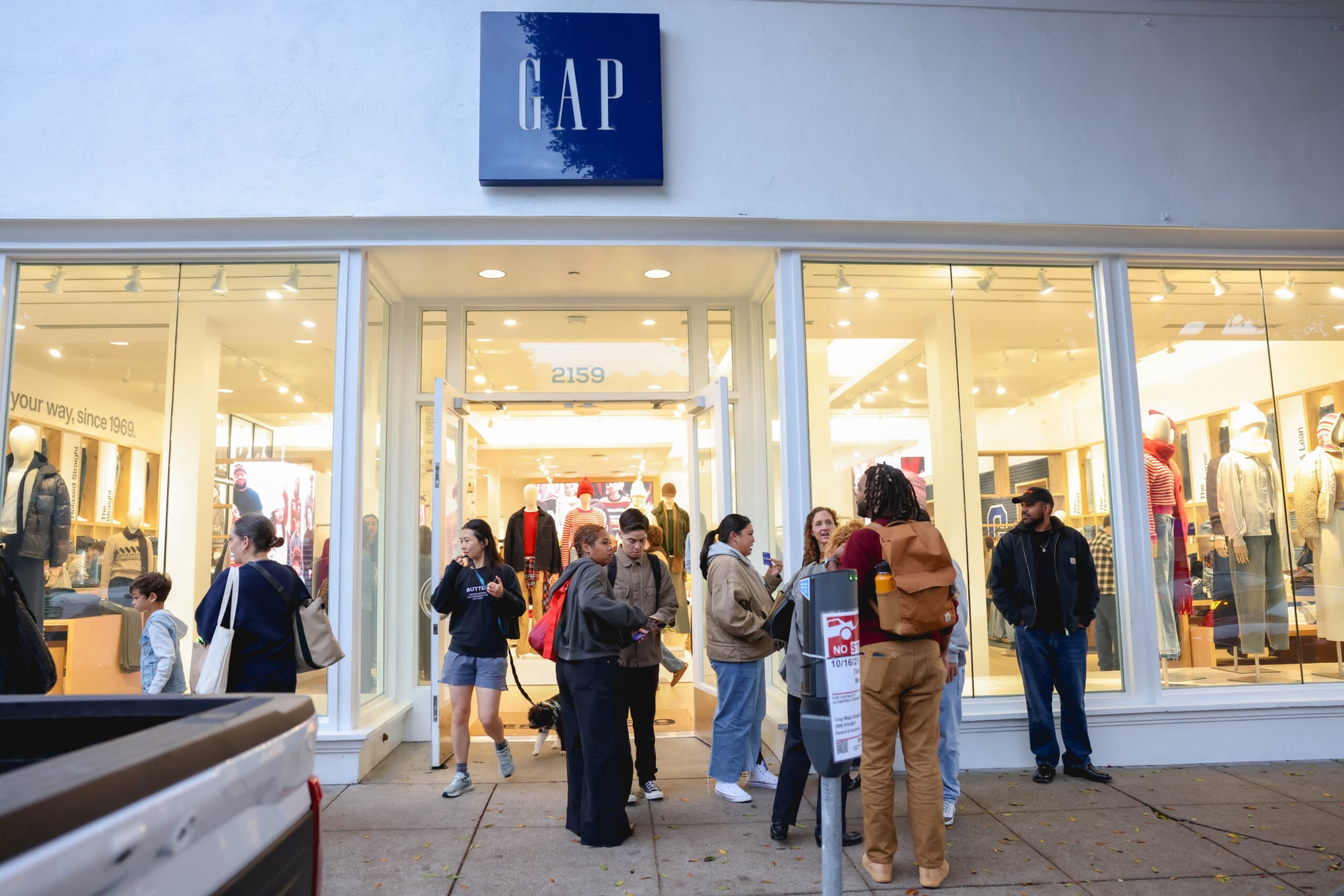 Mall Brand Stocks Beat Expectations in 2025 Rally