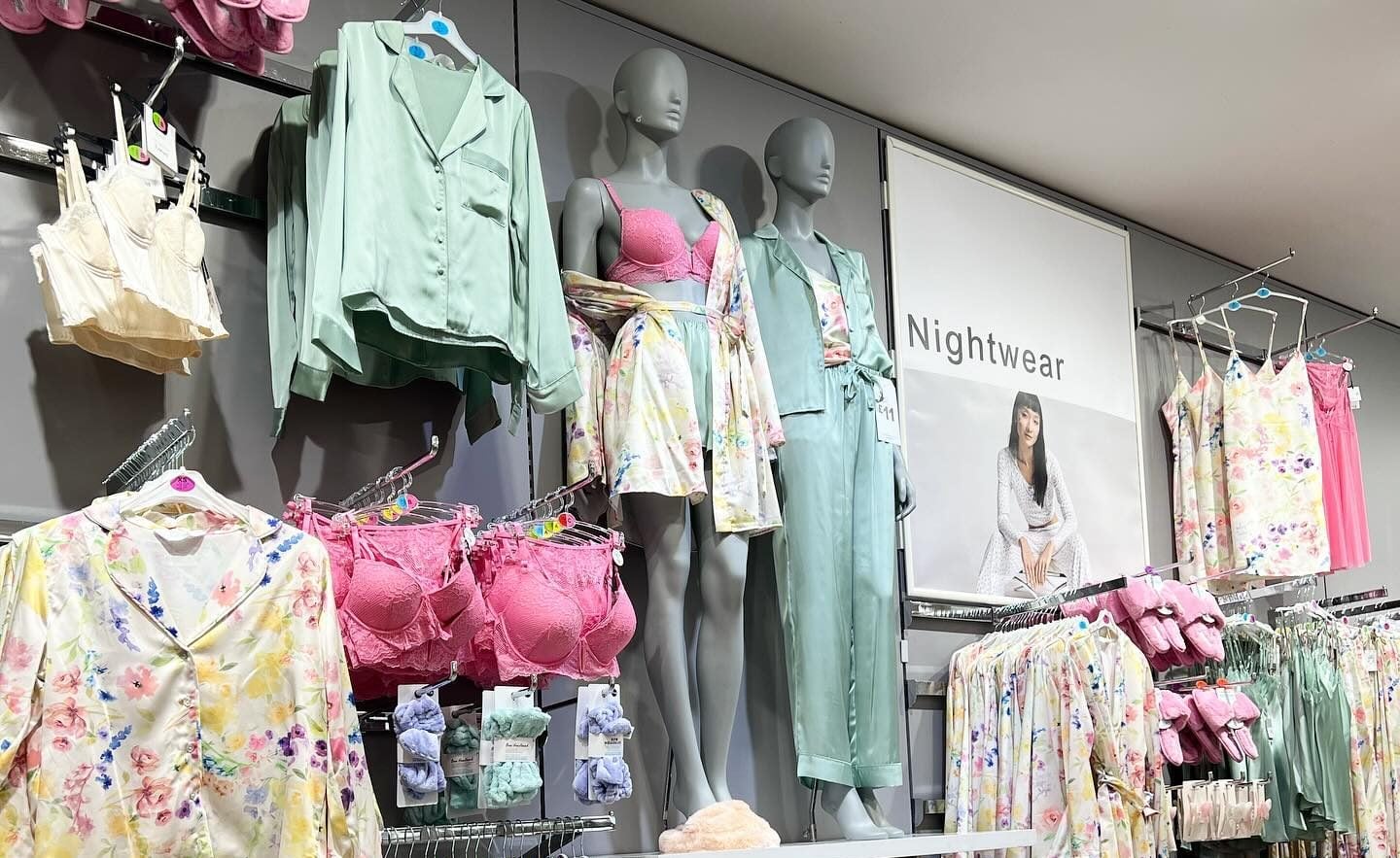 Fashion Retailer Primark Seals Shopping Bags to Prevent Theft