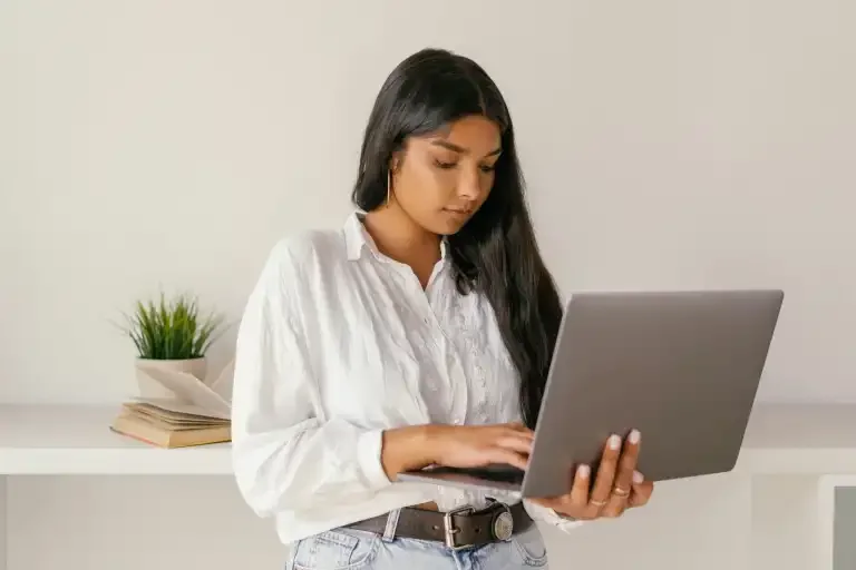 Benefits of Mobile LMS for On-the-Go Employee Learning