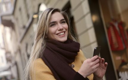 Get Ready for the Hybrid Shopping Model: US Retail Forecast 2025