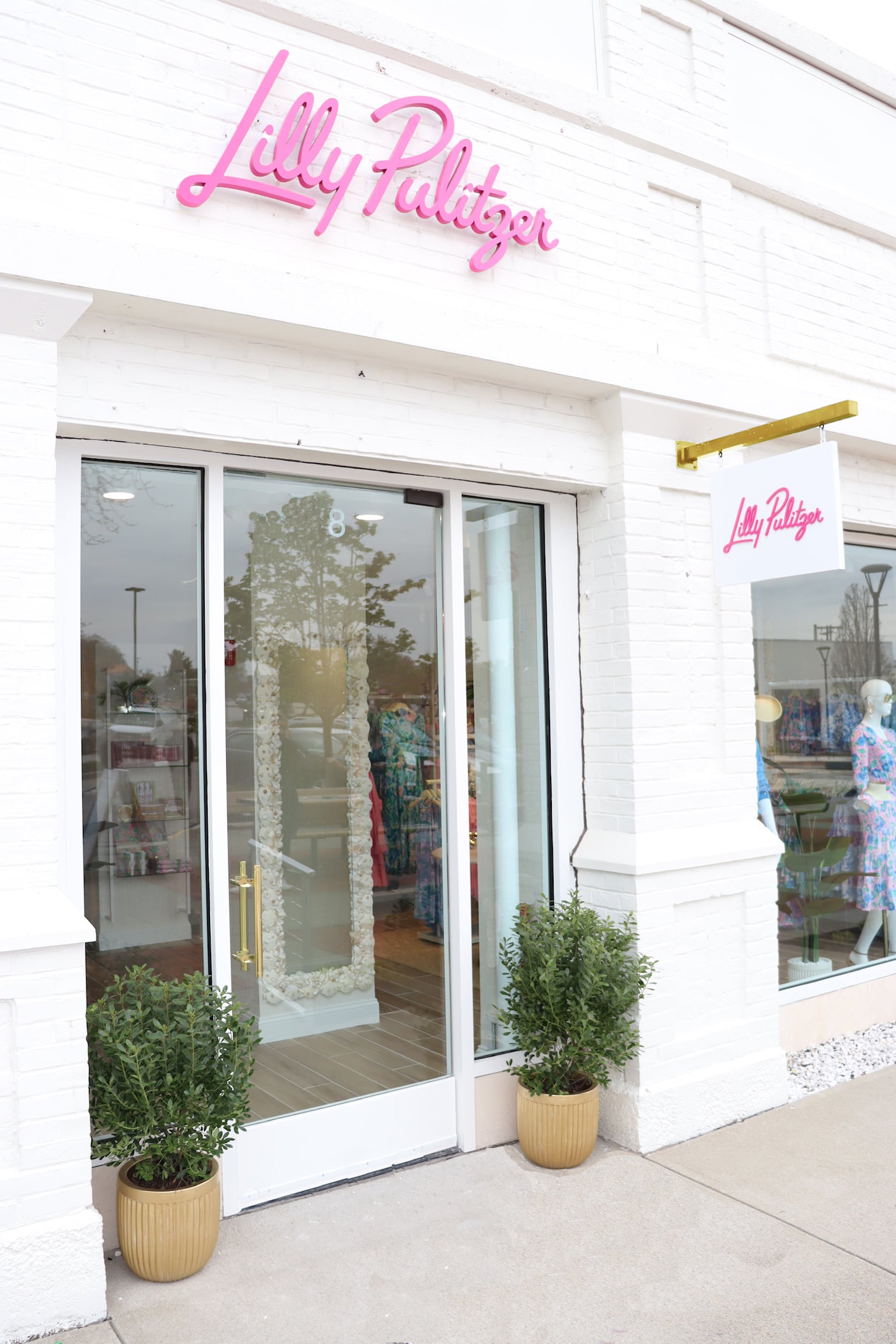 Lilly Pulitzer unveils new logo at Rhode Island store