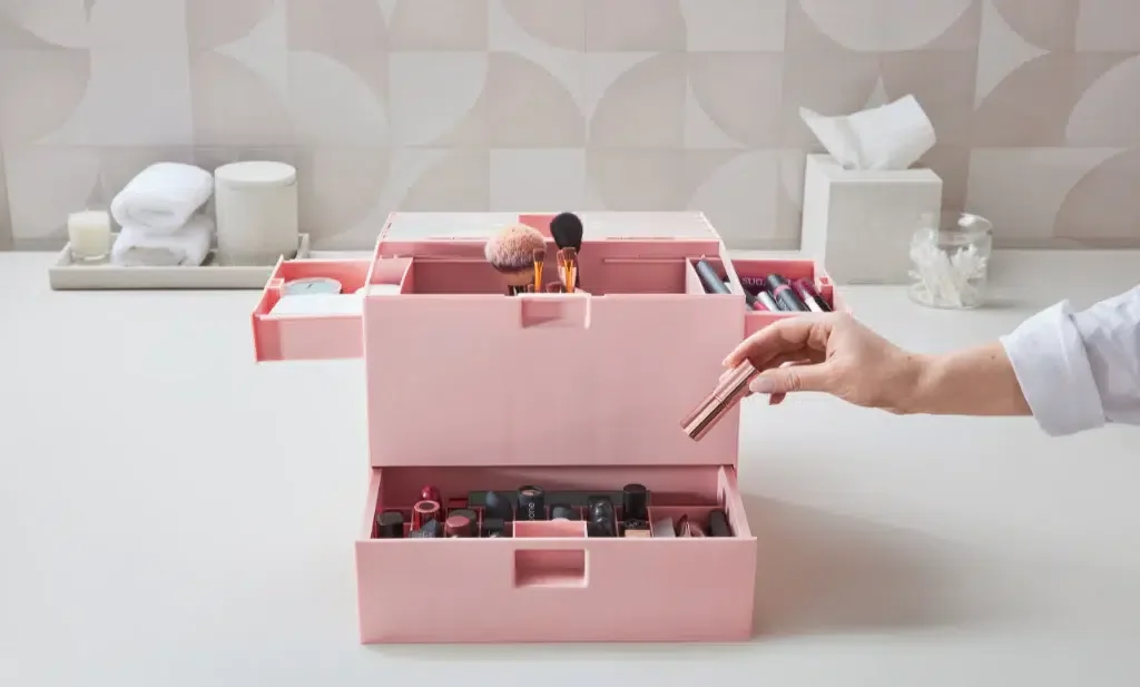 Oshen makeup care opened Pink