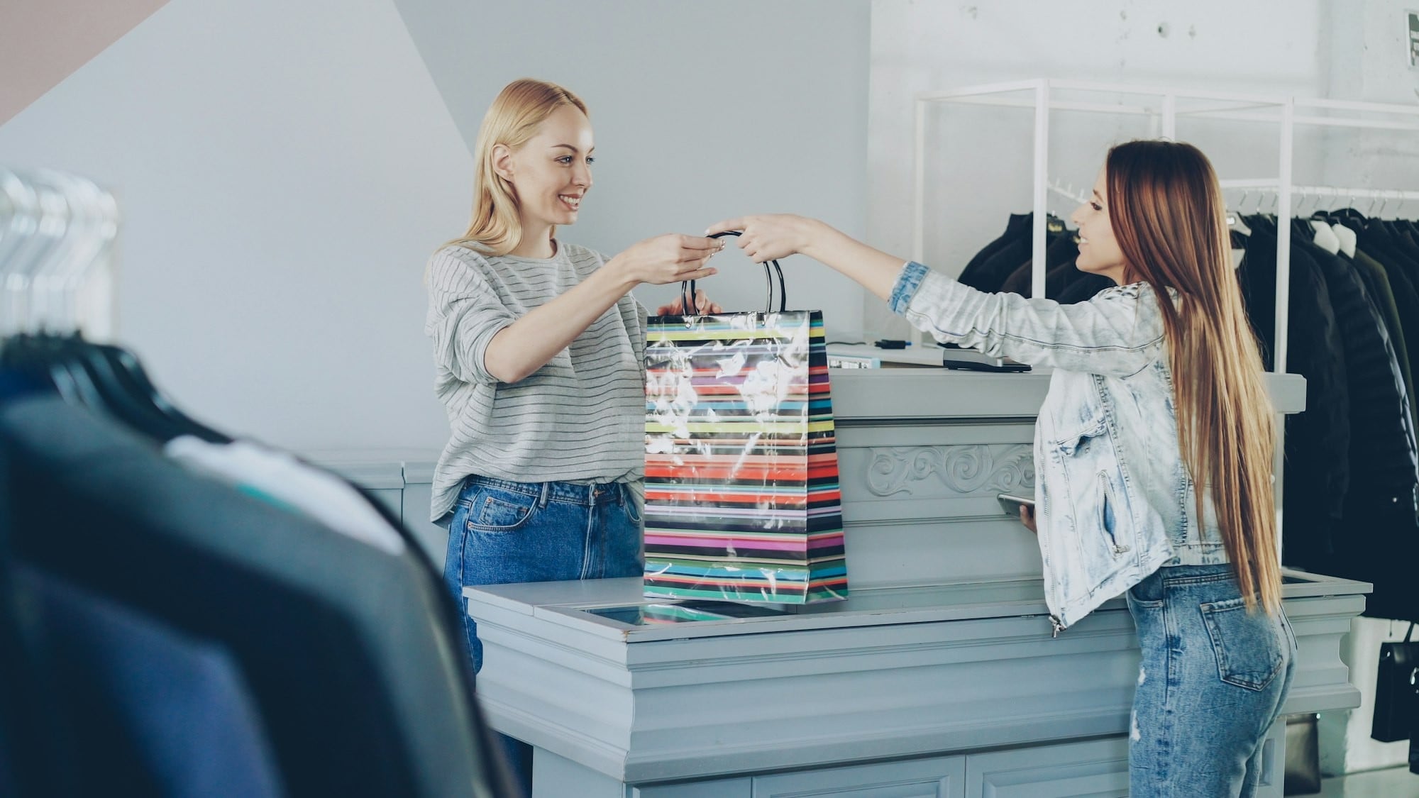 Everything you need to know about what is Comps in retail
