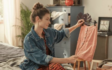 Selling on Depop vs. Vinted: Which Is Better?