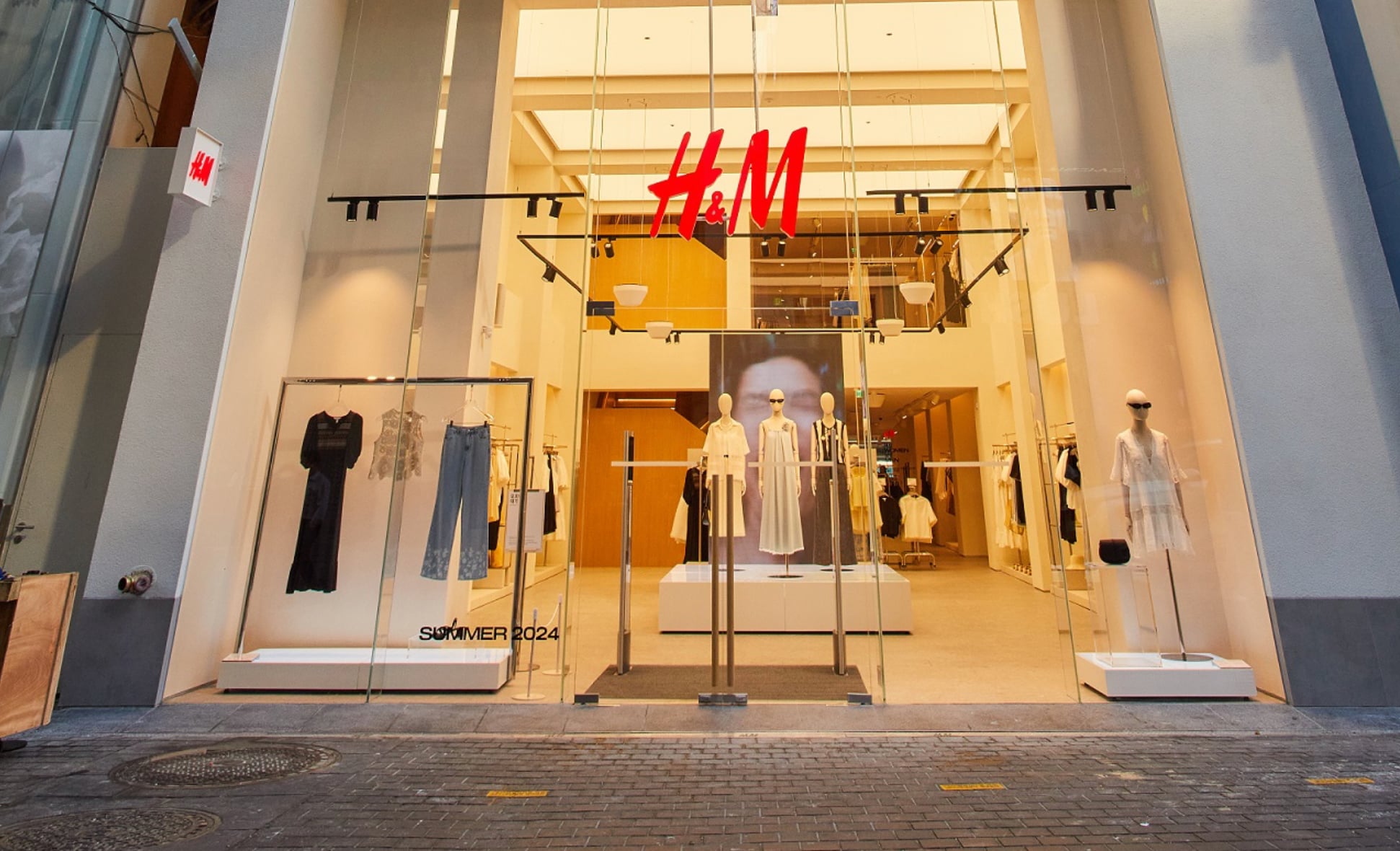 H&M History and Ownership (Hennes & Mauritz)