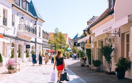 Outlet Shopping in Paris: La Vallée Village