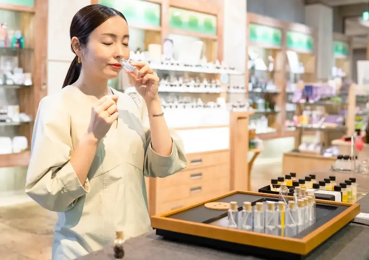 London Gets First Glimps of AI Designed Luxury Perfumes