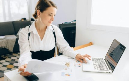 How do you calculate same-store sales formula