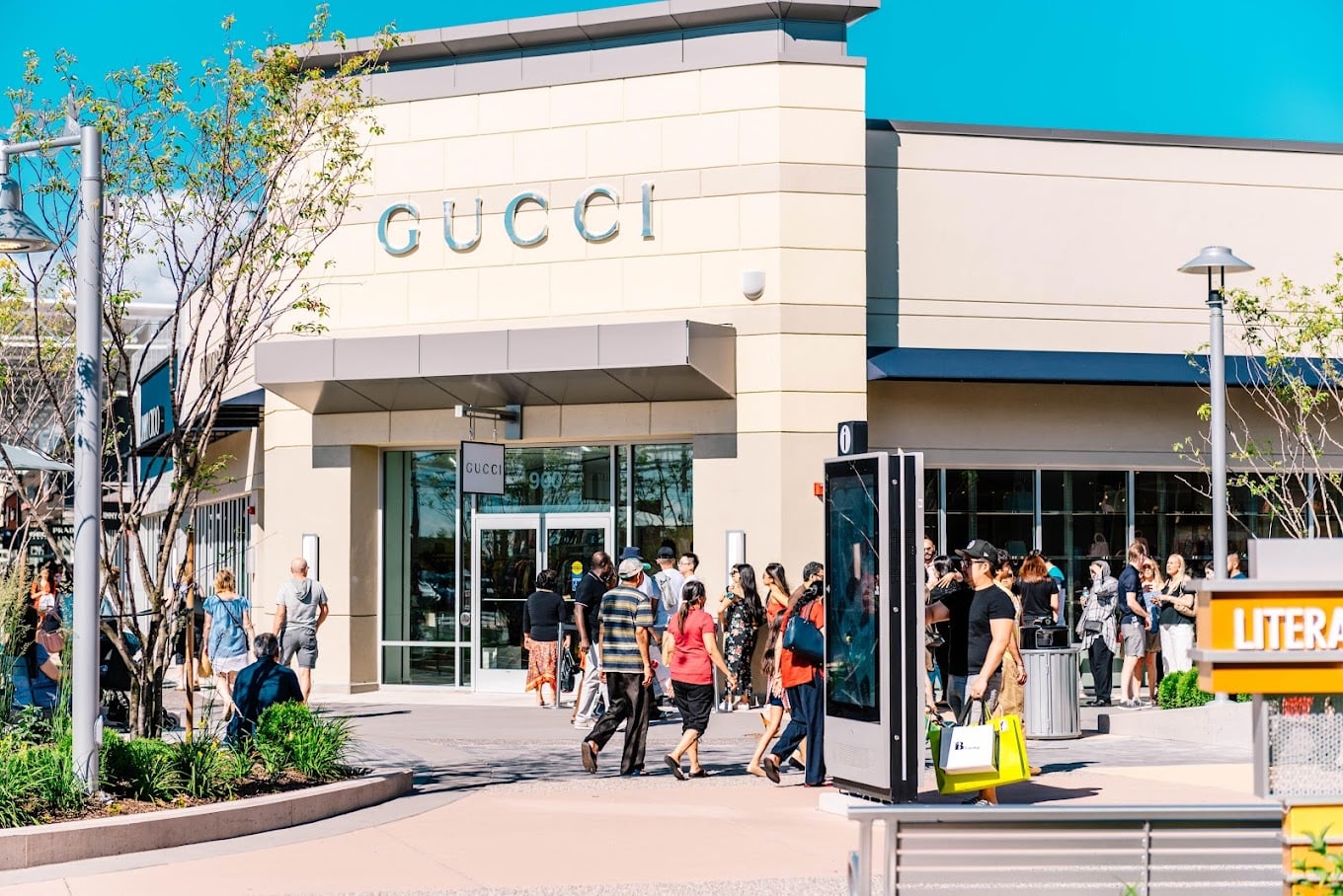 Outlet Shopping in Toronto: Toronto Premium Outlets