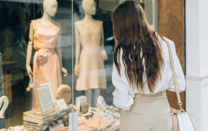 What are the types of visual merchandising?